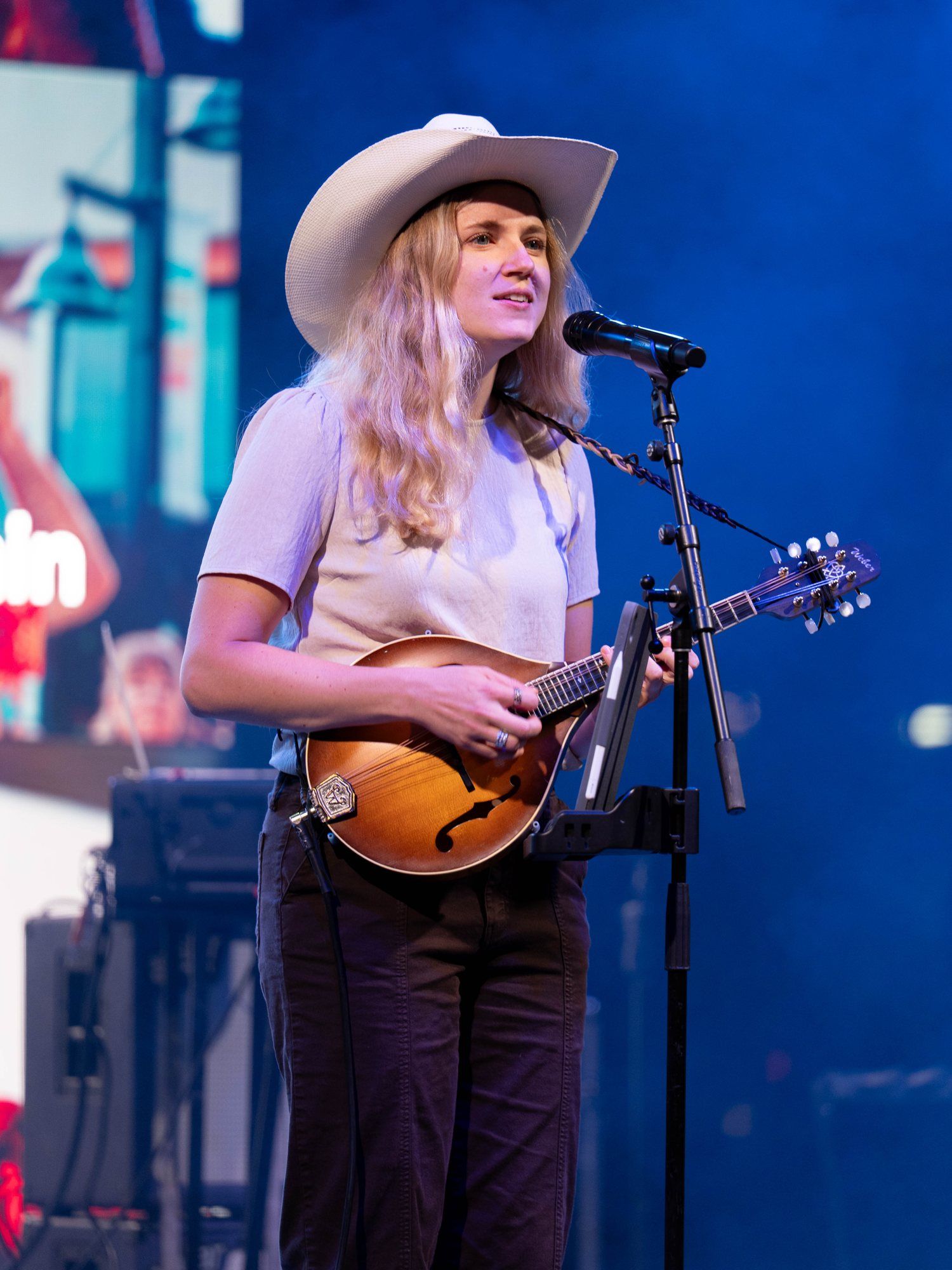 Brielle Petrie performing
