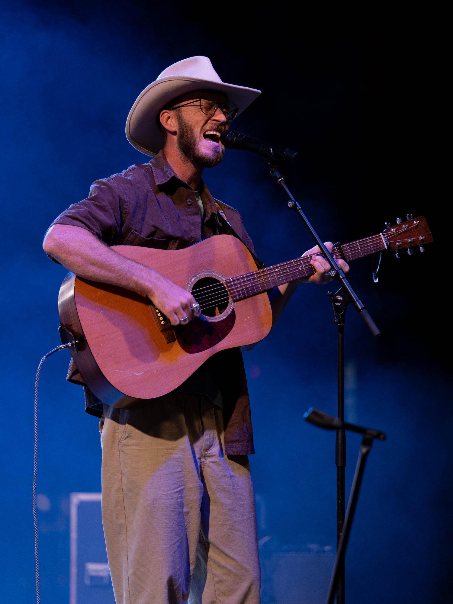 Isaac Geslison performing